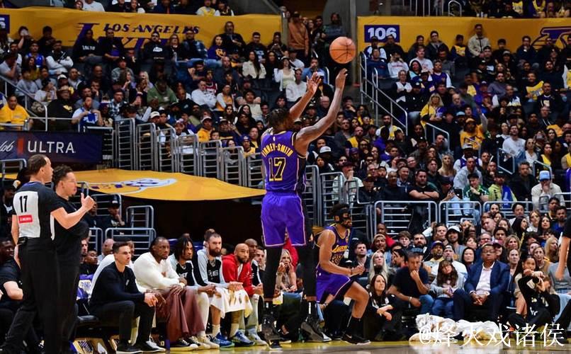 史密斯全场11投6中,三分6中4得到16分10篮板4助攻1封盖 史密斯全场11投6中,三分6中4得到16分10篮板4助攻1封盖