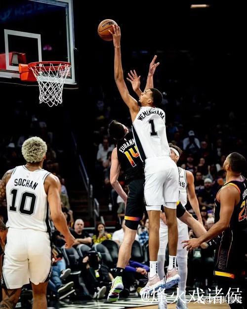 文班亚马29分马刺惊险击败火箭 杜兰特31分太阳战胜独行侠