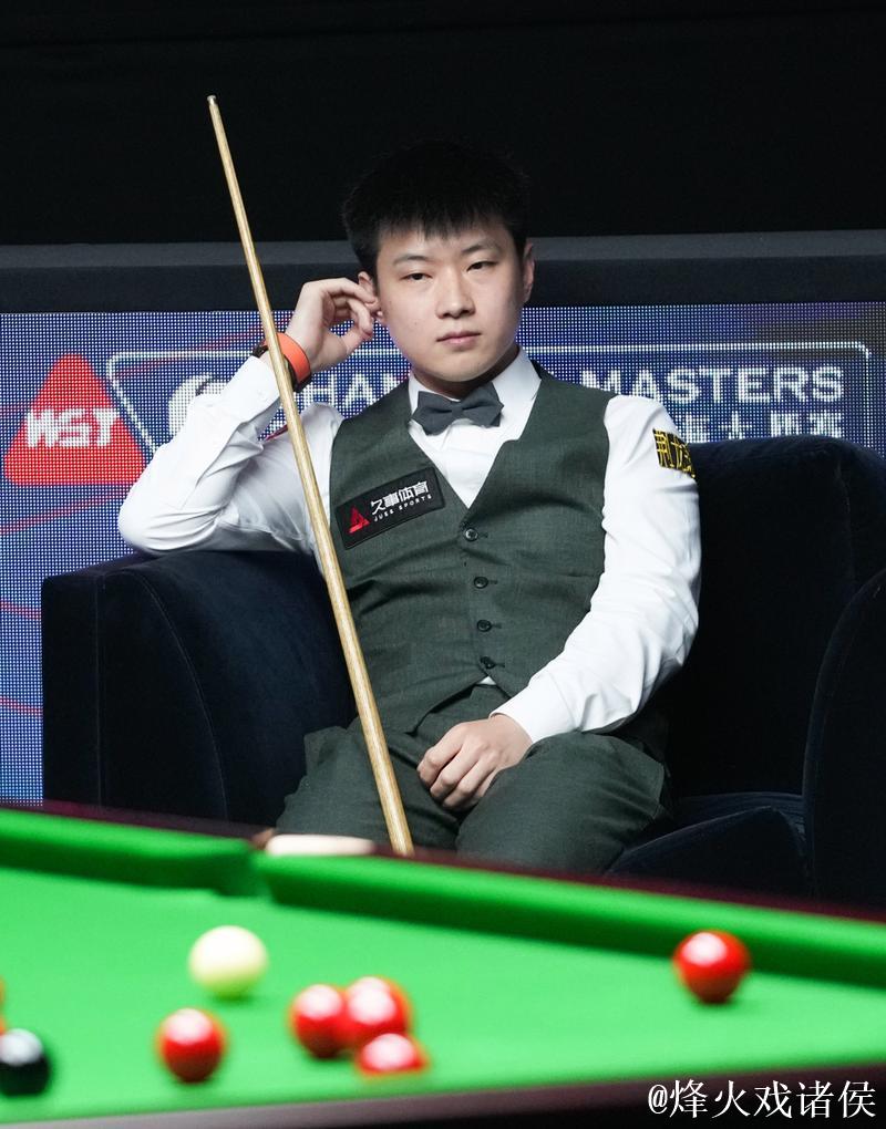 赵心童以6-2击败威尔逊 挺进斯诺克大师赛八强