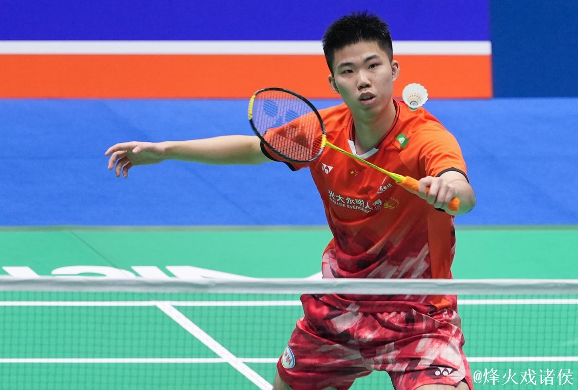 翁泓阳直落两局击败朱轩辰 勇夺全运会羽毛球男单冠军